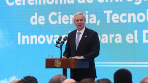Autoridades de Atacama solicitan antecedentes tras exhibición con imágenes políticas sobre Kast en liceo de Vallenar