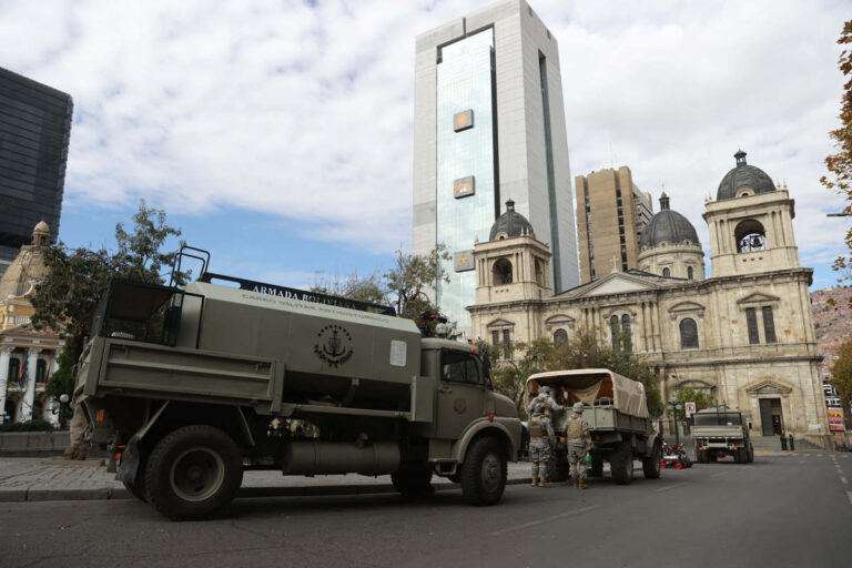 Congreso de Bolivia elimina restricciones al uso de las Fuerzas Armadas en conflictos internos en medio de protestas