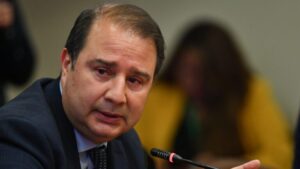 Director de Migraciones carga contra el PS y el Frente Amplio y afirma “El año pasado se expulsaron 1.200 personas; nosotros en pocos días llevamos ya 700”