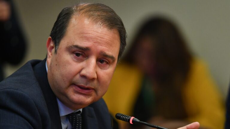 Director de Migraciones carga contra el PS y el Frente Amplio y afirma “El año pasado se expulsaron 1.200 personas; nosotros en pocos días llevamos ya 700”
