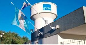 Gobierno de Milei iniciará proceso para privatizar la mayor empresa distribuidora de agua de Argentina