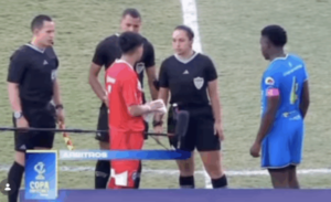 "Al 5 y al 1 les decimos…": La "particular" aclaración de un jugador al árbitro y al rival para evitar problemas de racismo