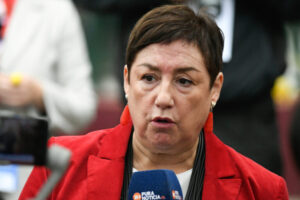 Beatriz Sánchez cuestiona embargos a deudores del CAE y acusa posible “amedrentamiento”