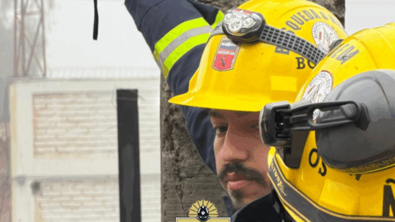 Equipo de cuerpos de Bomberos de Chile se moviliza a Venezuela con 45 rescatistas y 12 toneladas de equipamiento