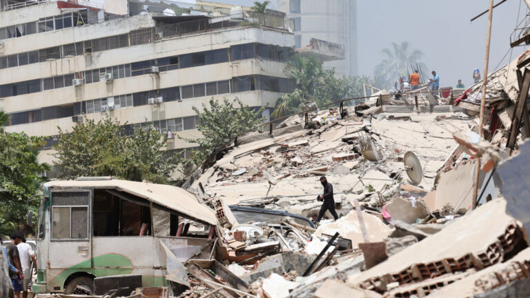 La angustia de los venezolanos en Chile tras los terremotos que ya dejan 920 muertos