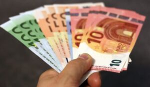 Pasarán de 6.135 a 3.680 euros brutos