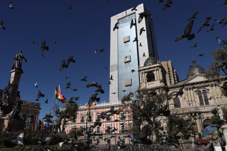 Proponen un referéndum revocatorio para definir la continuidad del presidente Rodrigo Paz