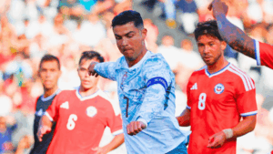 Se acabó el misterio: Revelan qué jugador de La Roja se quedó con la camiseta de Cristiano Ronaldo