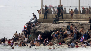 España y Marruecos acuerdan entregar lo antes posible a personas que ingresaron de manera irregular a Ceuta