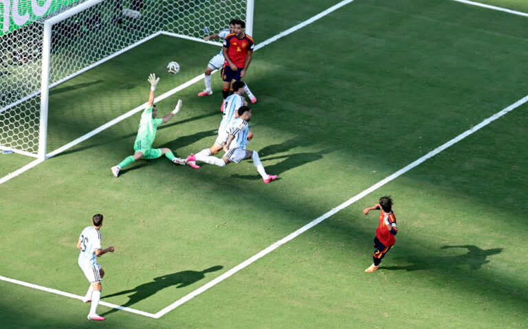 España hace historia y logra su segundo título mundial de fútbol ante Argentina