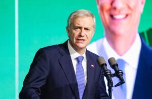 Encuesta Criteria: Desaprobación al presidente Kast sube dos puntos y llega al 54%