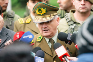 General Araya tras responso de carabinero fallecido en Valdivia: “No es solamente un mártir más, es un héroe también”