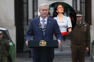 Presidente Kast evita referirse a críticas de Vallejo y Alvarado asegura que “las opiniones divergentes son propias del sistema democrático”