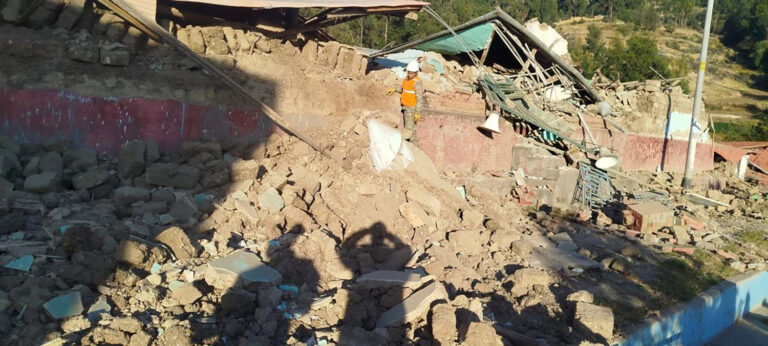 Sismo de magnitud 5,1 en la zona centro deja al menos seis fallecidos y decenas de heridos