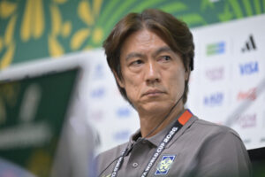 Tras amenazas de muerte por eliminación del Mundial: DT de Corea del Sur abandona el país