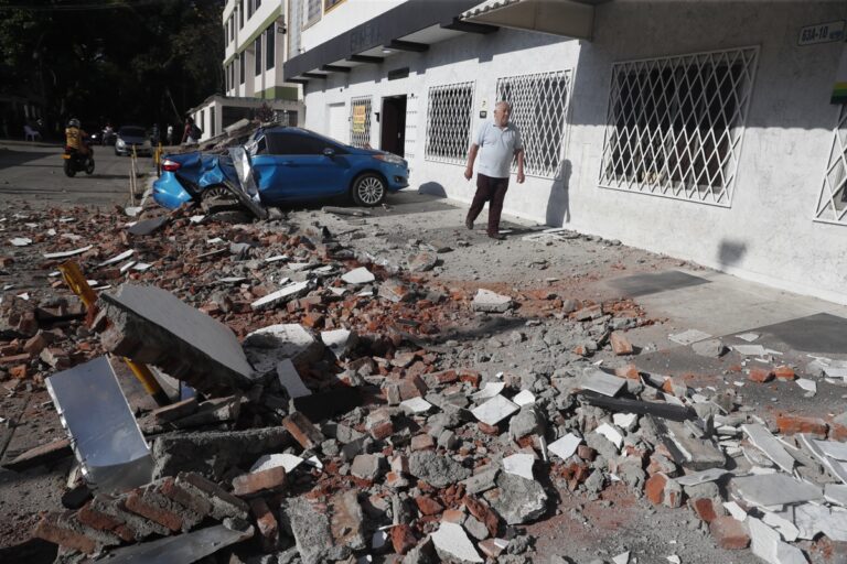 Aumentan a 295 los muertos por terremoto en Colombia: 320 personas siguen desaparecidas