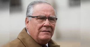 Ministro Campos no se retracta: "Ningún chileno está de acuerdo con la decisión" de EEUU por arancel