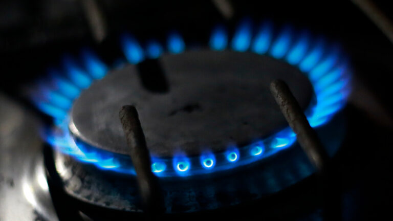 Empresas de gas advierten que plazo de 48 horas para reconexión es imposible de cumplir con seguridad