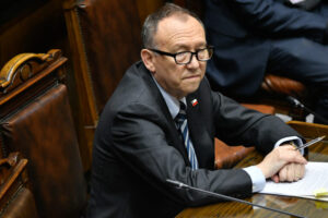 Ministro García Ruminot se abre a bajar urgencia de reforma de seguridad y admite que “debimos haber tenido una mejor recepción” en el Congreso