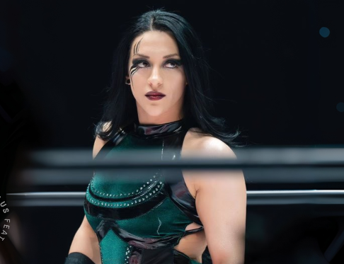 A estadio lleno: Stephanie Vaquer luchará por el campeonato mundial femenino ante Liv Morgan en el live show de Santiago