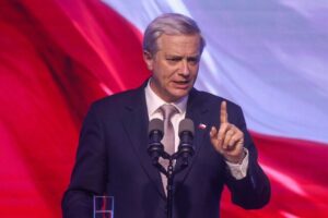 Aprobación de Kast sube a 31%, pero un 47% cree que ha contribuido a aumentar la división política