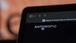 El CEO de Anthropic aboga por “moderar el ritmo” de la carrera de la Inteligencia Artificial