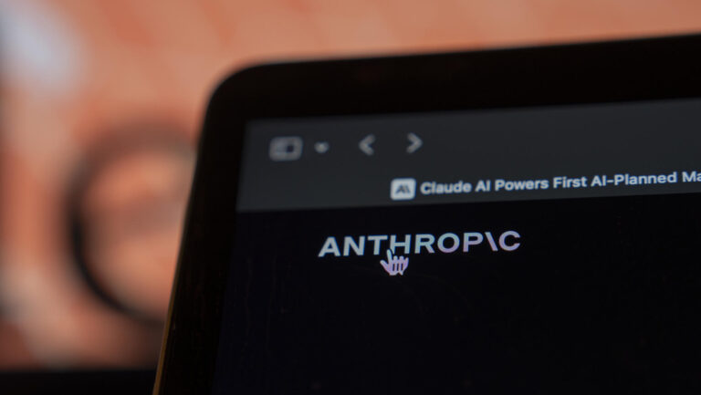 El CEO de Anthropic aboga por “moderar el ritmo” de la carrera de la Inteligencia Artificial