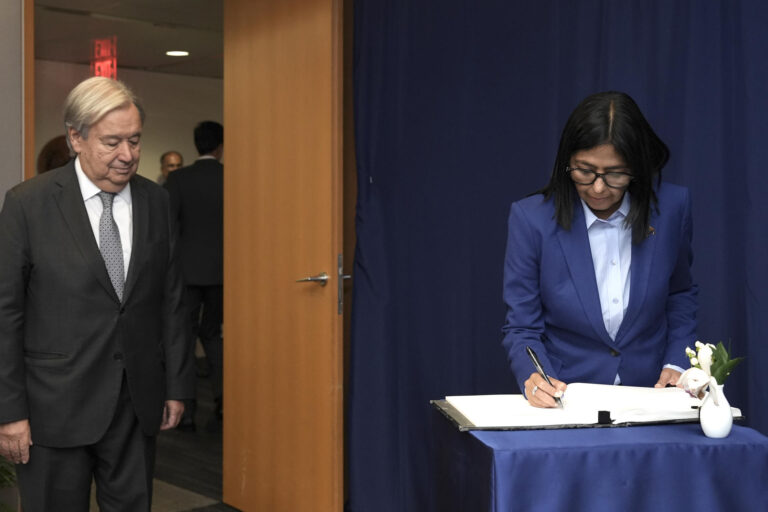 En la antesala de su intervención en la ONU, António Guterres recibe a Delcy Rodríguez, presidenta encargada de Venezuela