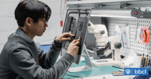 En pugnas por IA: China anuncia que profesionales tecnológicos tendrán restricción para salir del país