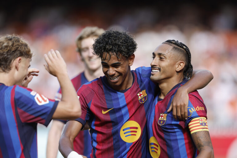 Con doblete de Lamine Yamal: Barcelona golea 5-0 al Valencia y alcanza la cima de LaLiga
