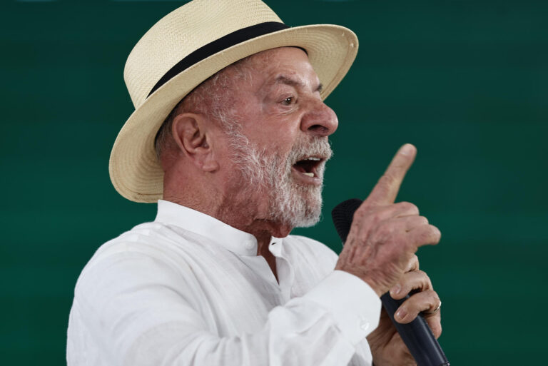 Lula lidera la intención de voto con un 39 % frente al 35 % de Bolsonaro