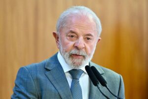 Lula llama a proteger el petróleo de Brasil ante avance electoral de Flávio Bolsonaro