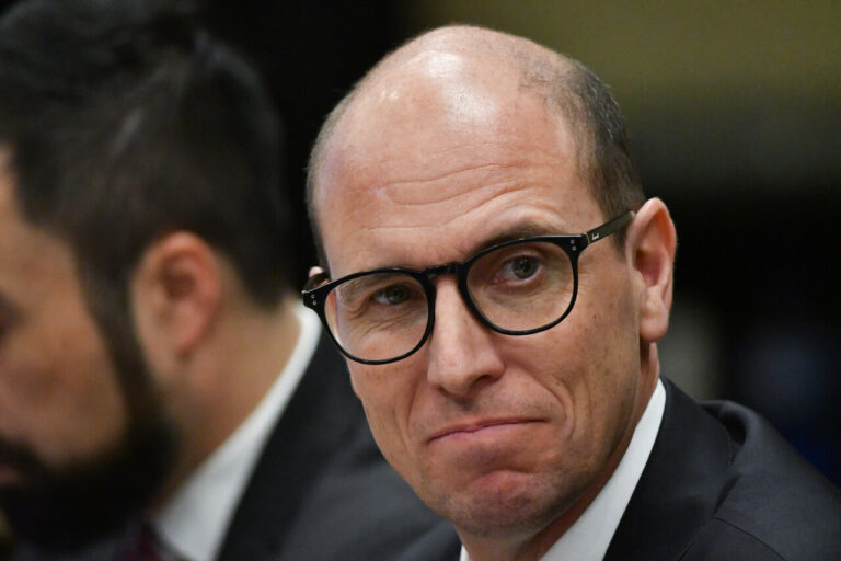 Ministro Arrau advierte por discusión sobre levantamiento del secreto bancario: “Abre una puerta peligrosa”