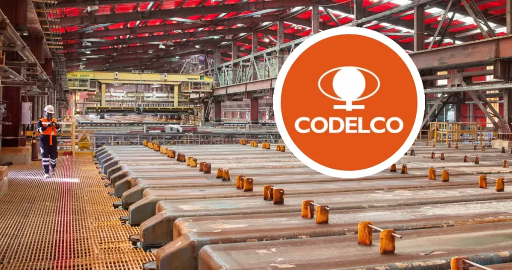 Reportan que Codelco estaría analizando eventuales despidos como parte de su reestructuración