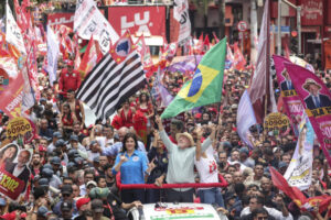 Lula da Silva cierra su campaña en São Paulo ante una multitud