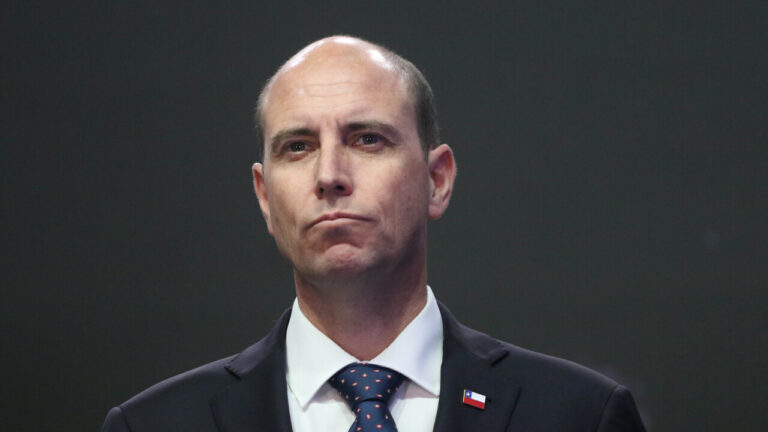 Ministro Arrau tras muerte de carabinero en la Tenencia Isla de Maipo