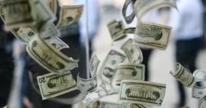 Dólar pega fuerte volantazo y cae más de $17 luego que Gobierno anunciara nuevas liquidaciones